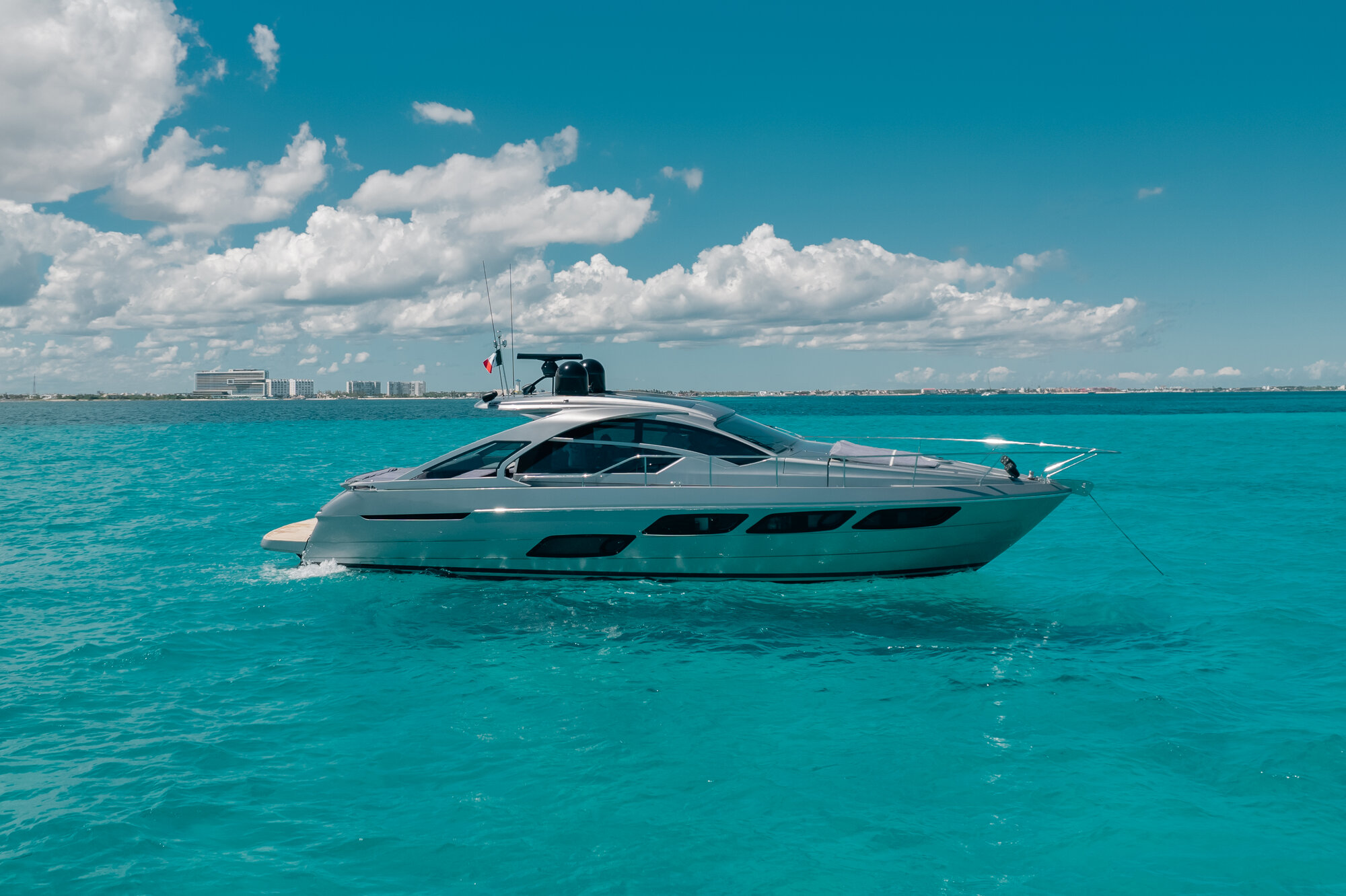 Pershing 56ft — Yate en Cancún