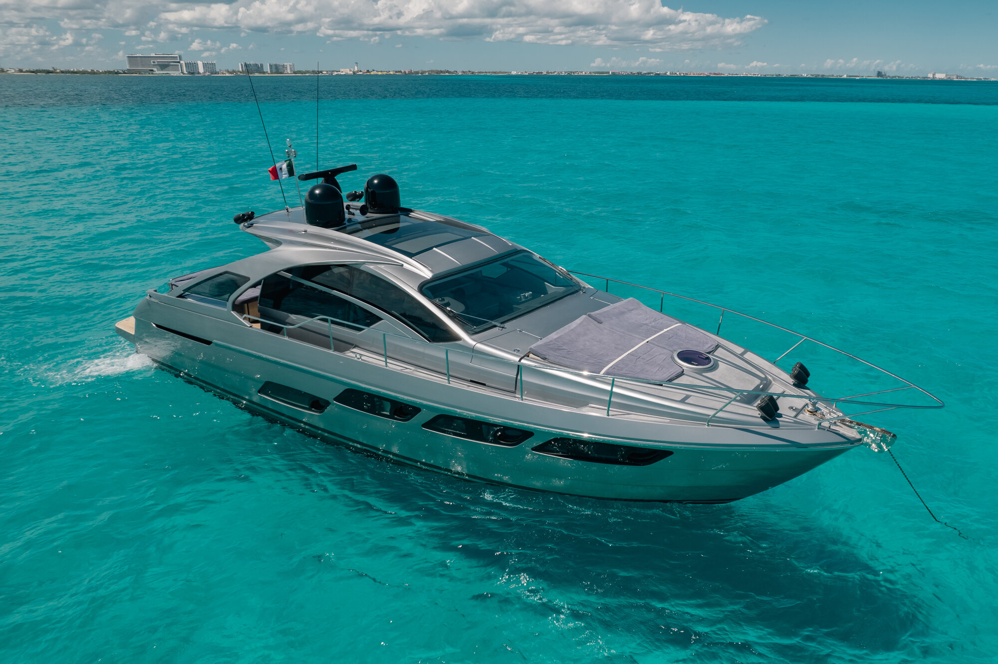 Pershing 56ft Cancún yacht rental 3