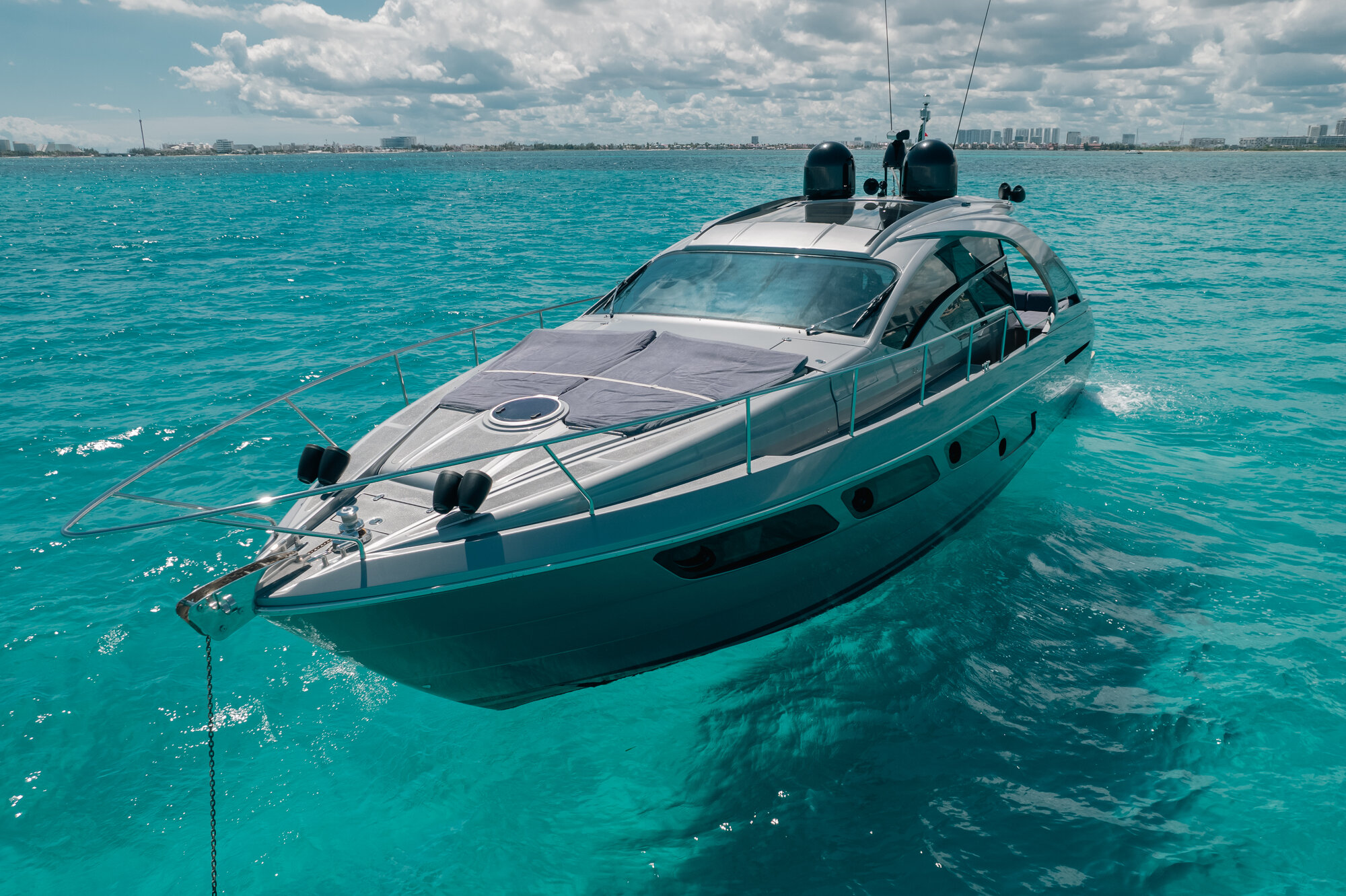 Pershing 56ft Cancún yacht rental 4